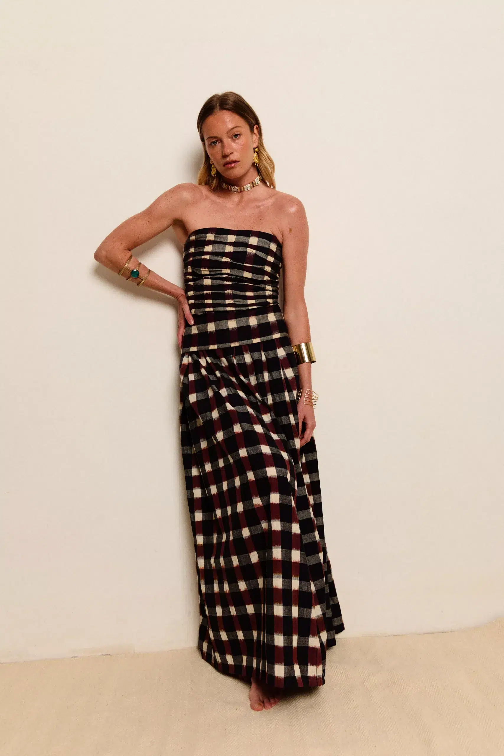 Vestido dos piezas largo de cuadros de la marca Niza, disponible en Monte Blanco Studio