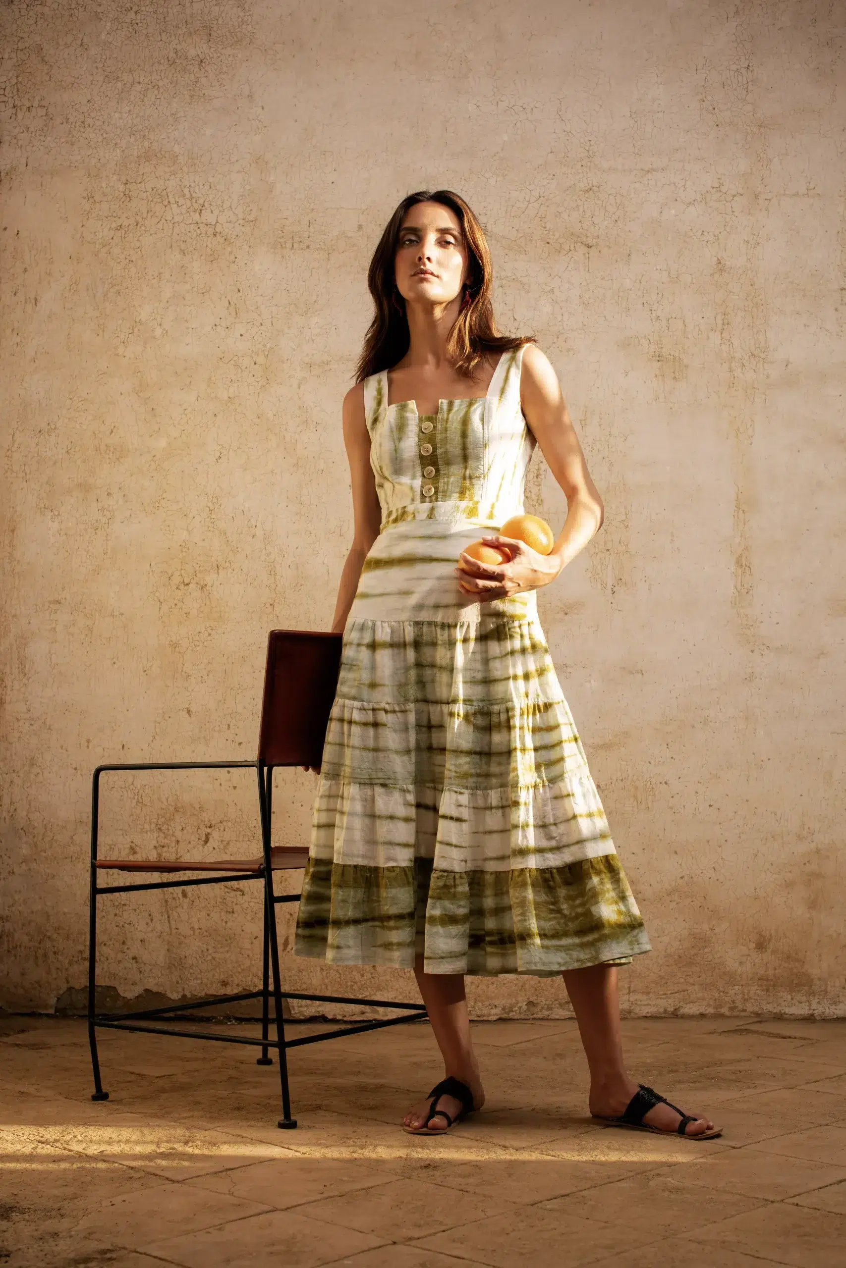 Vestido teñido midi tie-dye en tonos verdes y blanco de la marca Niza, disponible en Monte Blanco Studio