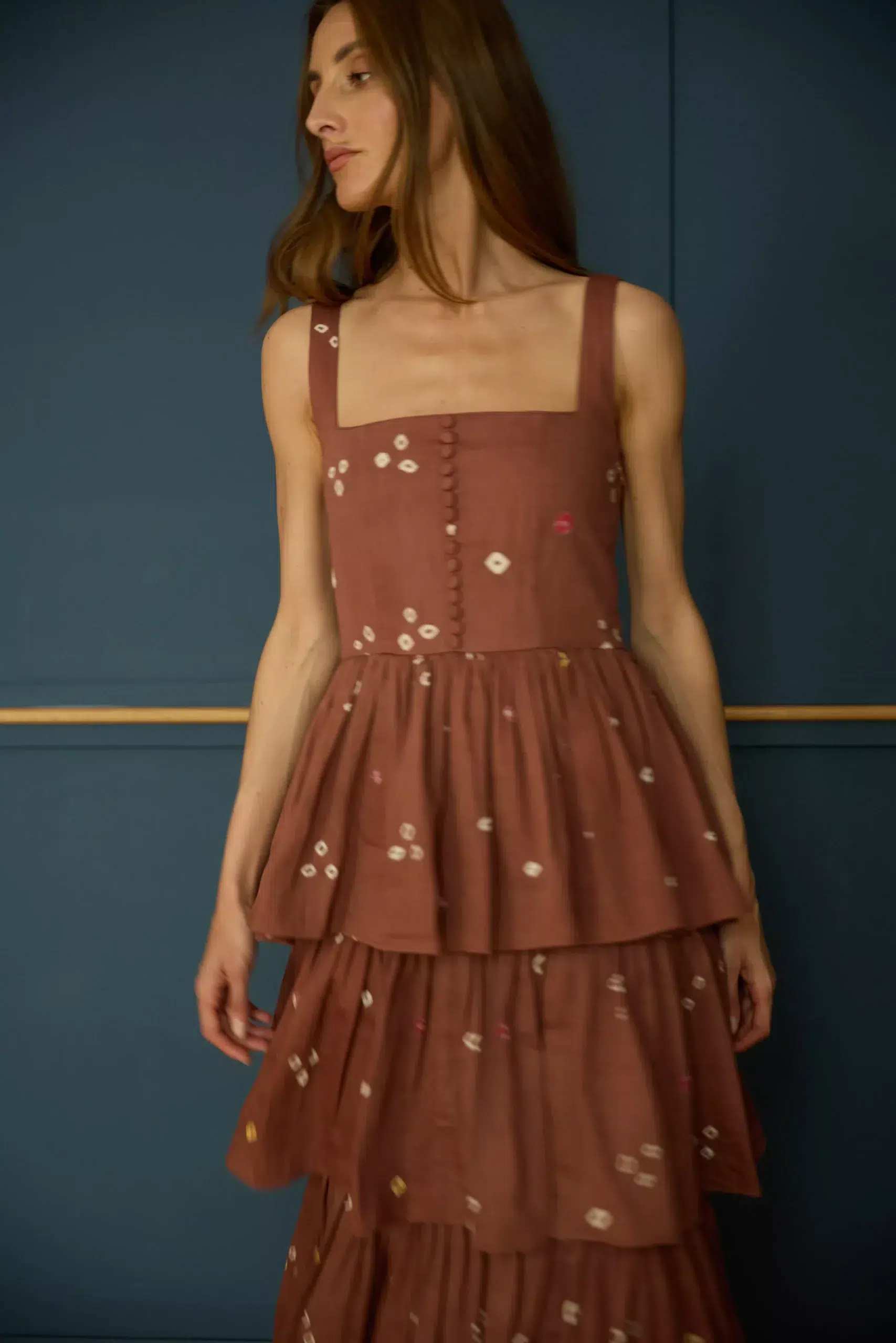 Vestido con escote largo de volantes con estampado de lunares de la marca Niza en Monte Blanco Studio