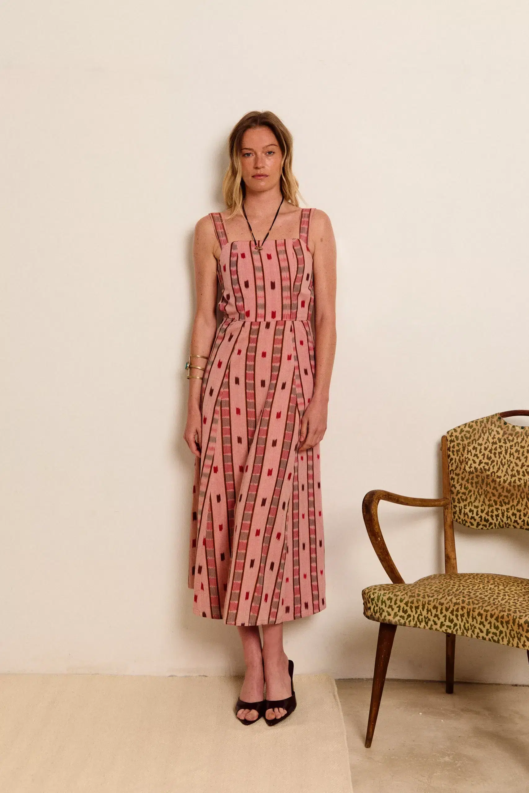 Vestido Pichola 4 Vestido midi estampado con espalda descubierta de la marca Niza, disponible en Monte Blanco Studio