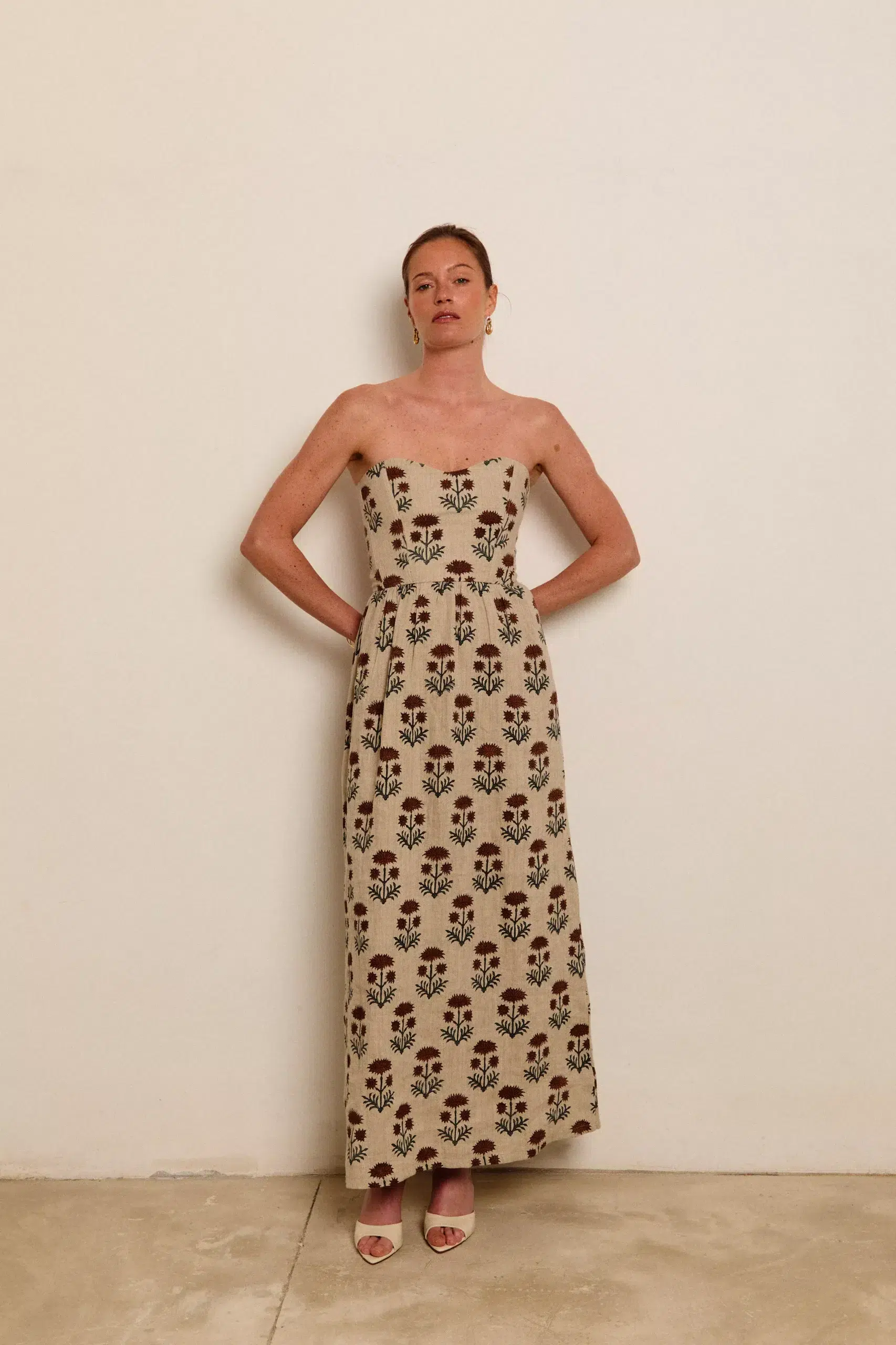 Vestido largo palabra de honor estampado Midnight Etoile de Monte Blanco Studio.